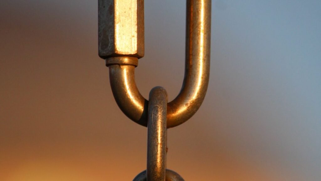 Close-up of a metal chain link, the connection niche edits create between two relevant websites