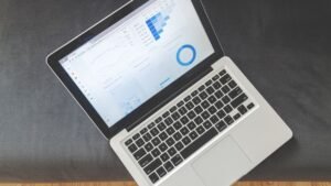 Laptop showing website analytics data, the traffic checks to run before buying niche edits indexsy placements