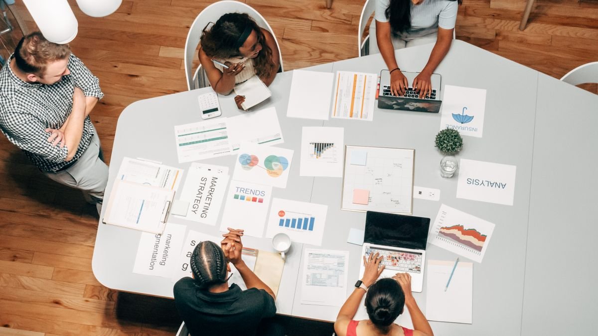 Marketing team reviewing the charts and reports delivered by a niche edits service
